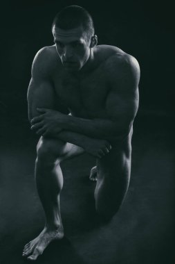 Jimnastik salonu kas vücut ile güçlü