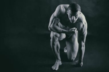 Jimnastik salonu kas vücut ile güçlü