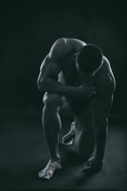 Jimnastik salonu kas vücut ile güçlü