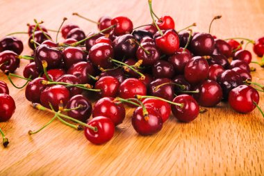 Masadaki kirazlar ..