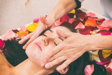 Kozmetik yüz tedavi