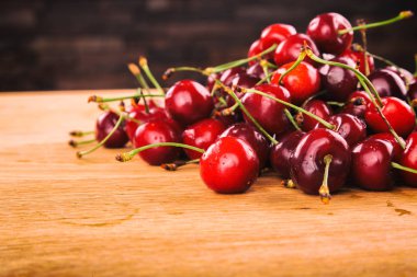 Masadaki kirazlar ..