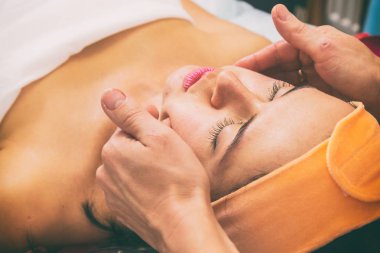 Kozmetik yüz tedavi