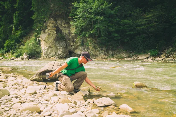 Joven pescando — Foto de Stock