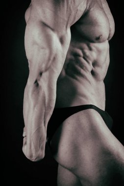 Jimnastik salonu kas vücut ile güçlü