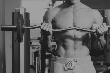 Jimnastik salonu kas vücut ile güçlü