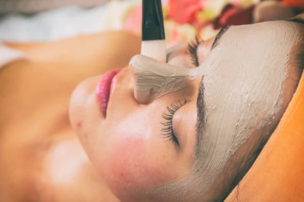 Procedimientos cosméticos para la cara — Foto de Stock