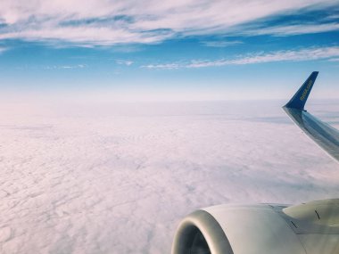 Uçak, güzel arka plan gökyüzünden