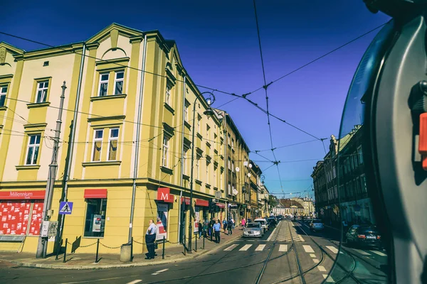 KRAKOW, POLOGNE - 15 SEPTEMBRE : Les rues de Cracovie, Pologne sur — Photo
