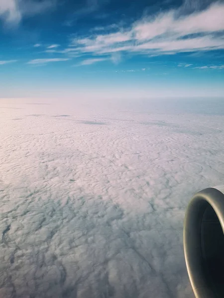 Небо с самолета, красивый фон — стоковое фото
