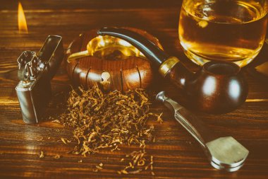 Ahşap bir masa yasaktır kanalda arka plan.