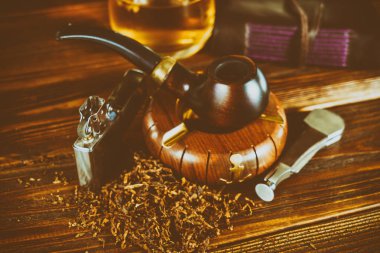 Ahşap bir masa yasaktır kanalda arka plan.