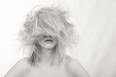 Yaratıcı makyaj ve saç