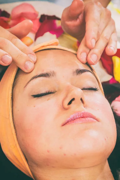 Facial treatment at the spa. Cosmetology — Stock Photo, Image