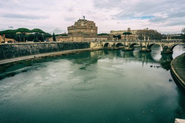 Güzel manzarası ve Roma mimarisi