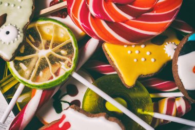 Jelatin şekerlemeler masada ..