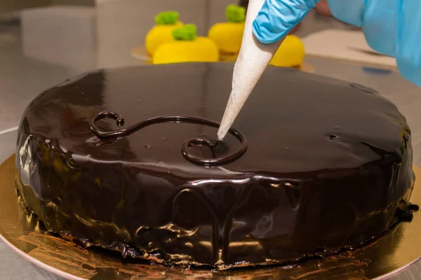 Zubereitung von Schokoladenkuchen — Stockfoto