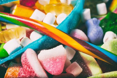 Jelatin şekerlemeler masada ..