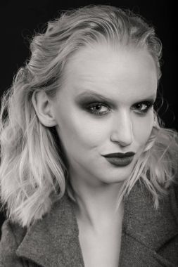 seksi sarışın kadın portresi