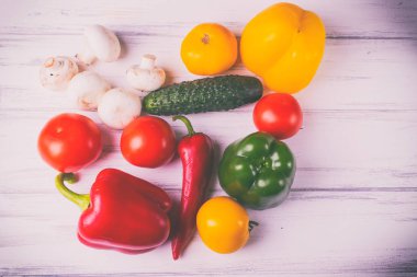 Taze sebzeler masada. ..