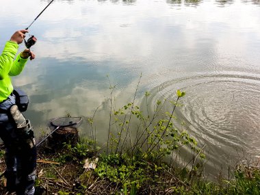 Gölde balık tutmak