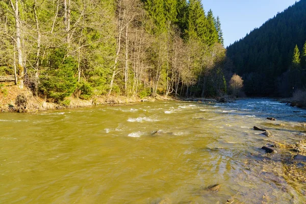 Dağlar, dağ nehir, manzara nefis doğa