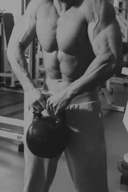 Güzel bir adam vücut pompalanır'ın. Vücut geliştirme kavramı