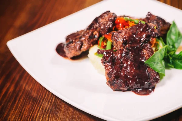 Kiraz domates dana eti