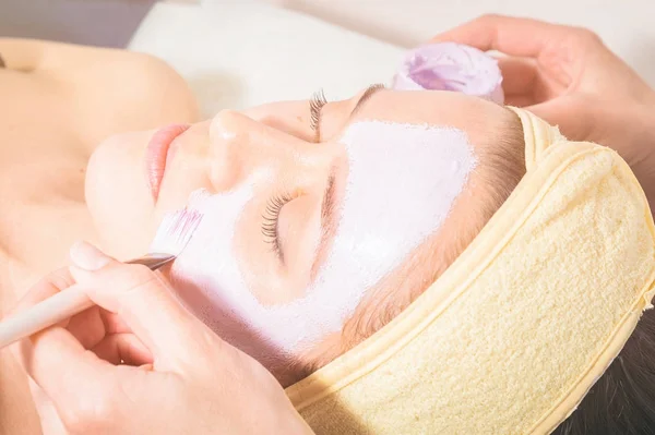 Visagie voor vrouwen in de spa. — Stockfoto