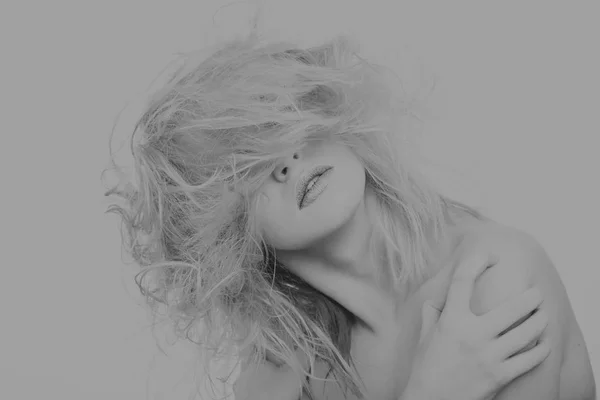 Fastuos disheveled blonda — Fotografie, imagine de stoc