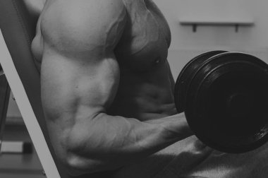 Güzel bir adam vücut pompalanır'ın. Vücut geliştirme kavramı