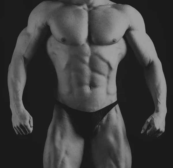 Een mooie man het lichaam gepompt. Het concept van bodybuilding — Stockfoto