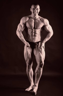 Güzel bir adam vücut pompalanır'ın. Vücut geliştirme kavramı