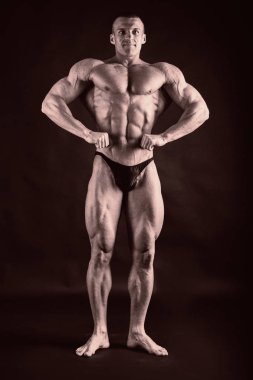 Güzel bir adam vücut pompalanır'ın. Vücut geliştirme kavramı