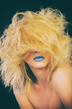 Muhteşem darmadağınık sarışın