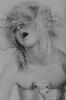 Muhteşem darmadağınık sarışın