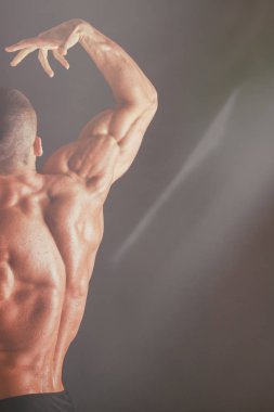 Güzel bir adam vücut pompalanır'ın. Vücut geliştirme kavramı