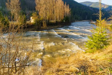 Güzel dağ nehir, muhteşem manzara