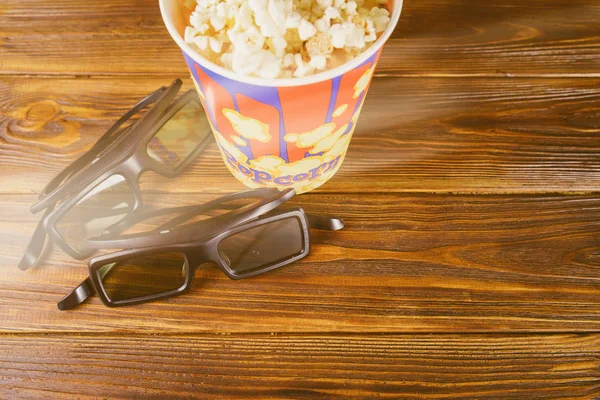 Film und Popcorn auf dem Foto. — Stockfoto