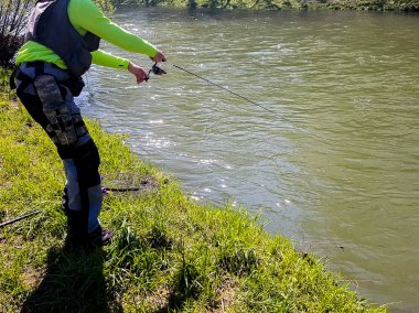 Gölde balık tutmak