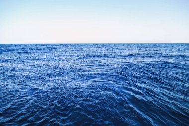 güzel gökyüzü ve mavi okyanus