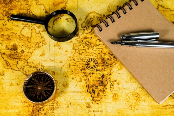 An ancient map, a compass and a magnifying glass — Stock Photo, Image