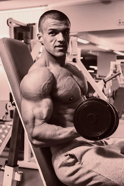 Mięśni Męskiego Ciała Wynik Ćwiczeń Siłowych — Zdjęcie stockowe