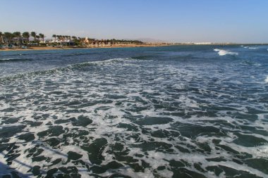güzel gökyüzü ve mavi okyanus