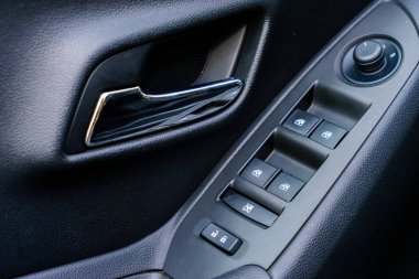 Arabanın iç kapılar