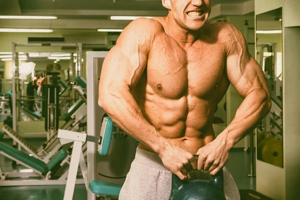 Мускулистое Мужское Тело Результаты Тренировок Бодибилдингу — стоковое фото
