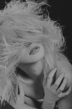 Yaratıcı makyaj ve saç