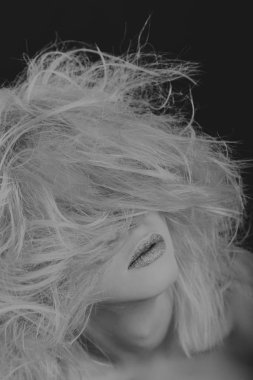 Yaratıcı makyaj ve saç