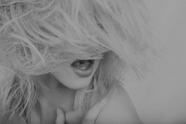 Yaratıcı makyaj ve saç