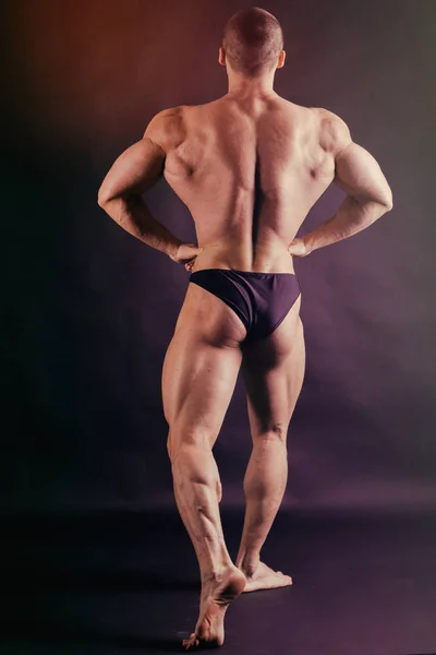 筋肉の男性の体 結果のボディービル トレーニング — ストック写真